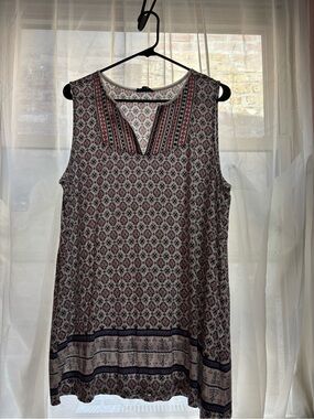 Sleeveless Printed Split-Neck Top - Navy & Pink